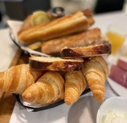 Petit-déjeuner au Domaine du Limonay